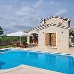 Stella Villa Tinjan