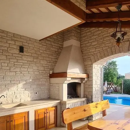 Stella Villa Tinjan