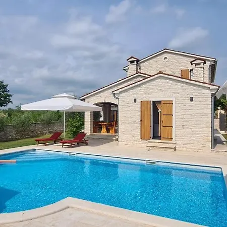 Stella Villa Tinjan