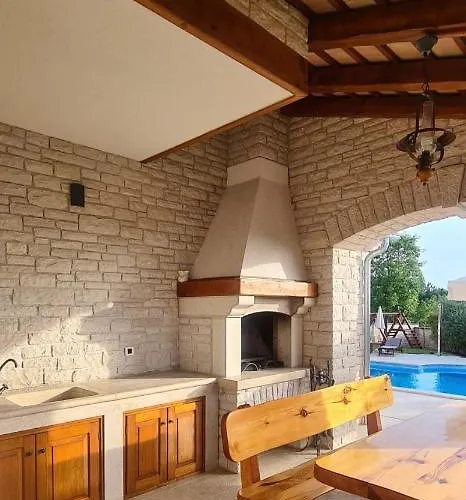 Stella Villa Tinjan